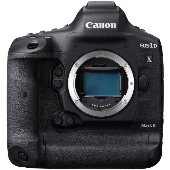عکاس ورزشی در حال ثبت لحظه گل با Canon 1D X Mark II