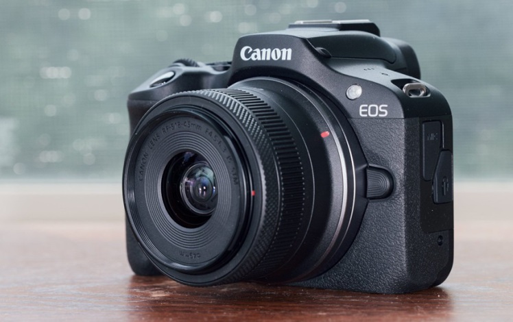 بررسی دوربین Canon EOS R100