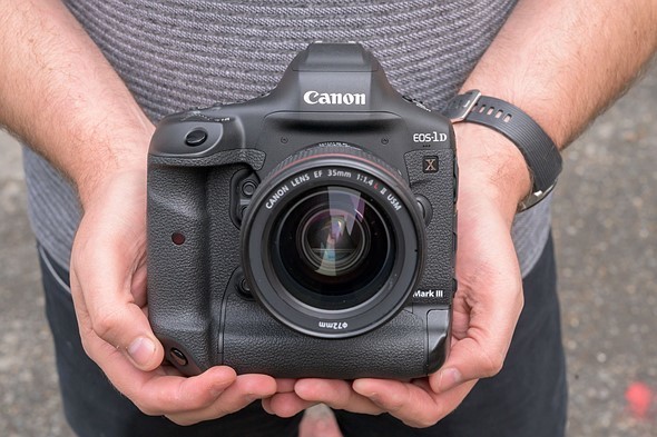 بررسی میدانی ویژگی های دوربین کانن Canon EOS 1DX Mark III