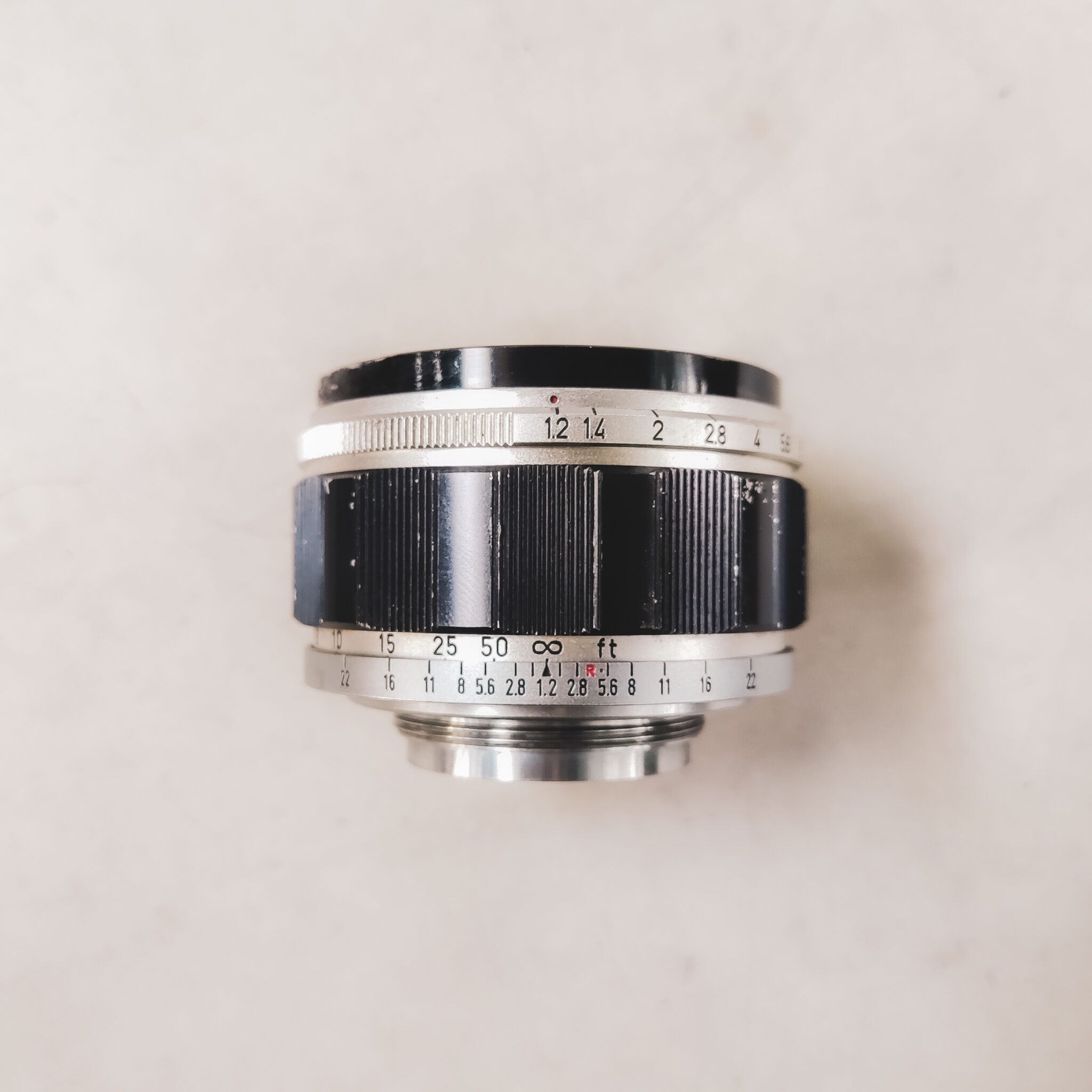 مهگرفتگی عدسی جلویی لنز Canon 50mm f/1.2